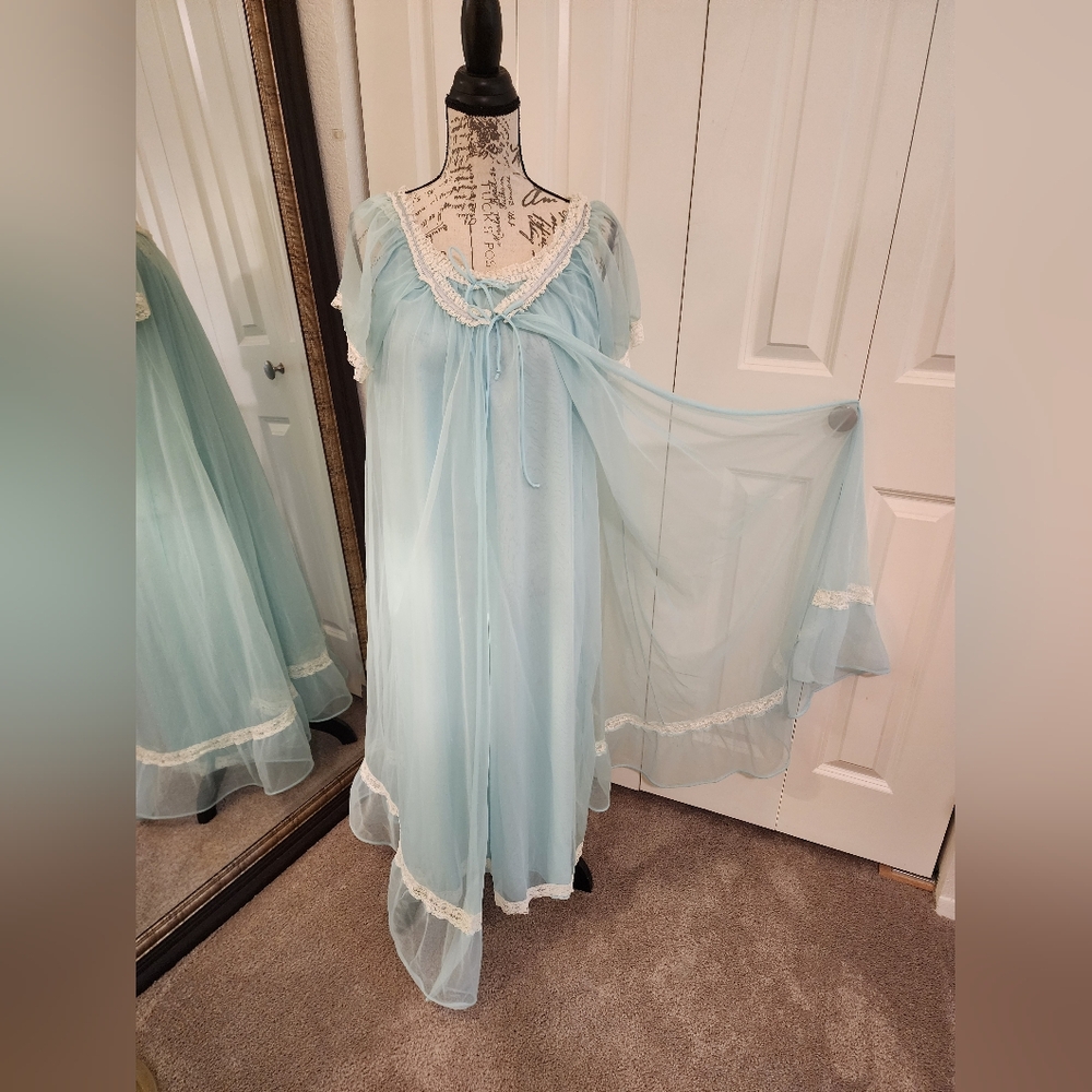 Vintage Tosca Two-Piece Nightgown Set.  Robins Egg Blue With Lace Trim. Size M.